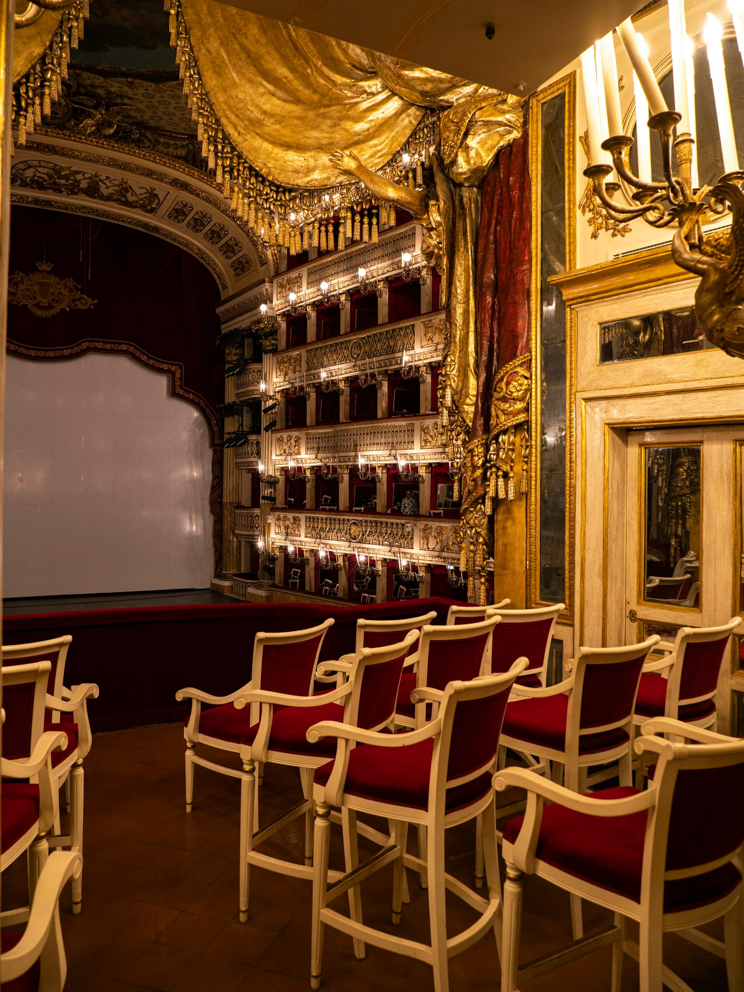 Dietro Le Quinte: Nascita Di Uno Spettacolo Teatrale