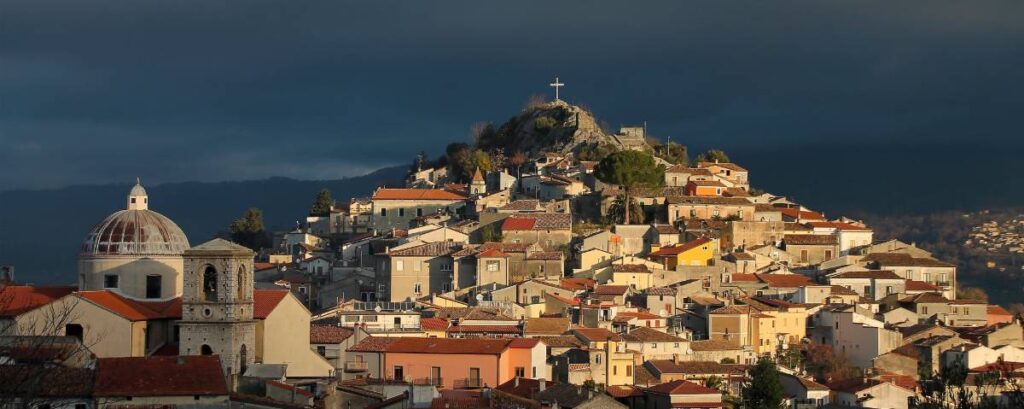 Veduta panoramica del centro storico di Rotonda